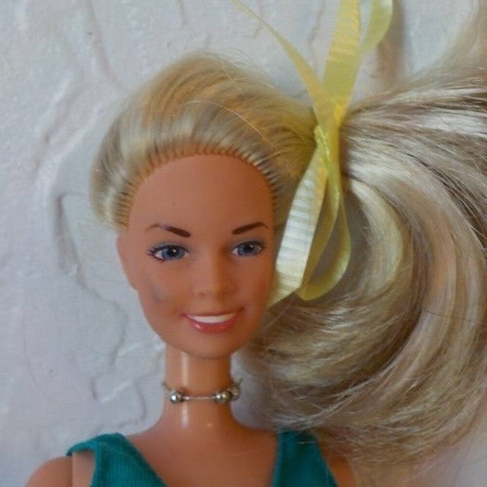 1997 Sabrin Teenage Witch Doll Hasbro with Barbie Dress Blond Blue Eyes VTG